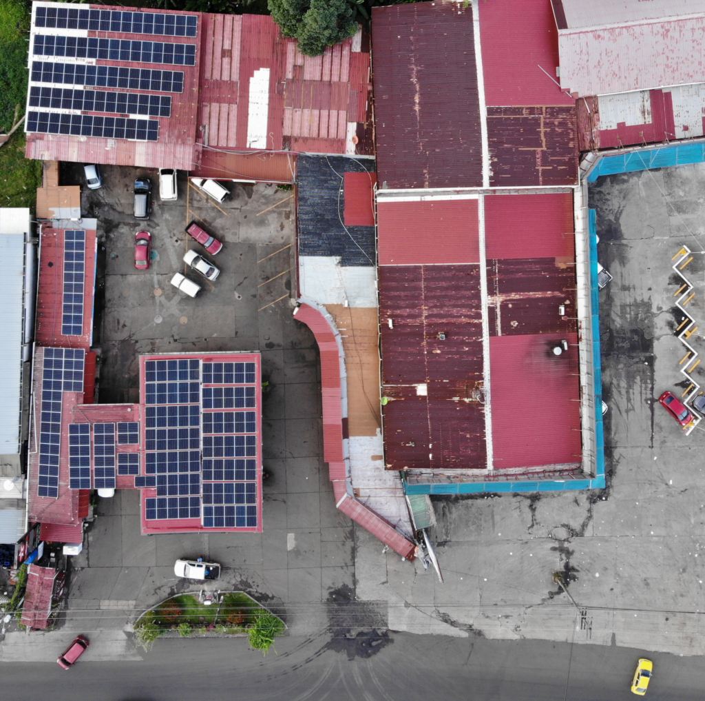 Instalación de paneles solares comercial